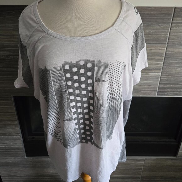 GO ActiveZone Performance Graphic T-Shirt Gray White Mesh Athletic Tee 2X EUC - Picture 1 of 3